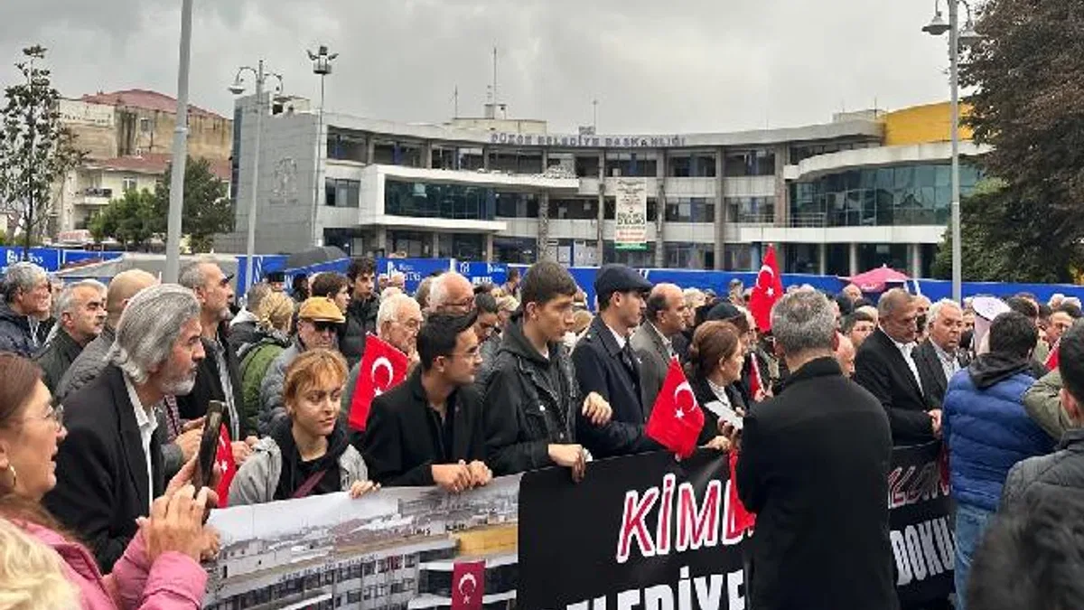 Düzce'de belediye binasının yıkımına tepki!