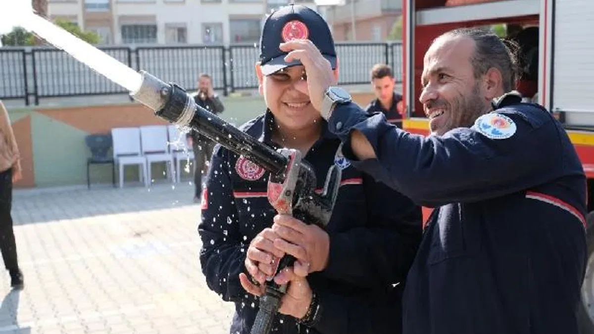 Özel gereksinimli Ahmet bir günlüğüne itfaiye eri oldu
