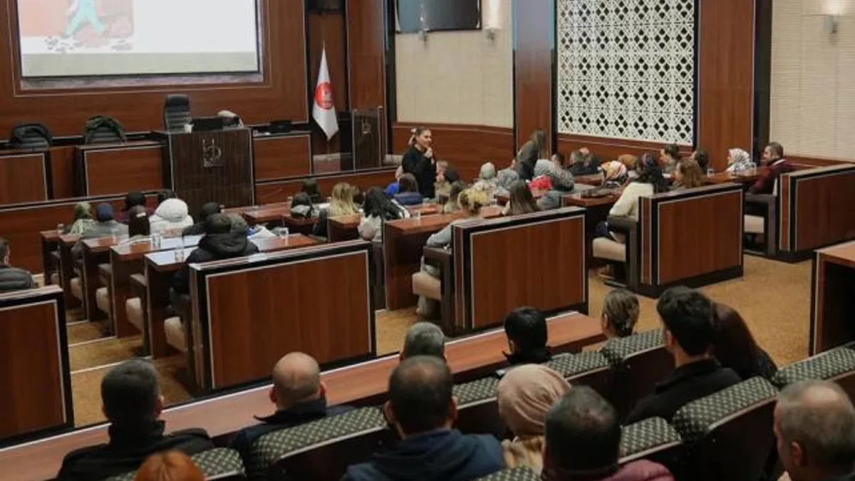 Ankara Keçiören'de belediye personeline 'narko rehber' eğitimi