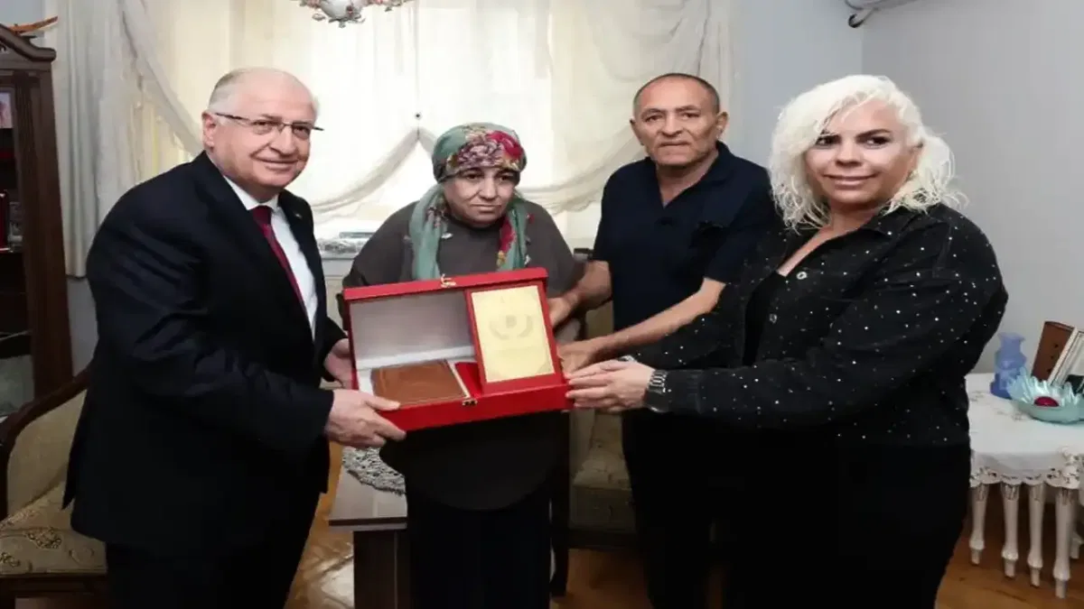 Bakan Güler İstanbul'da şehit ailesini ziyaret etti