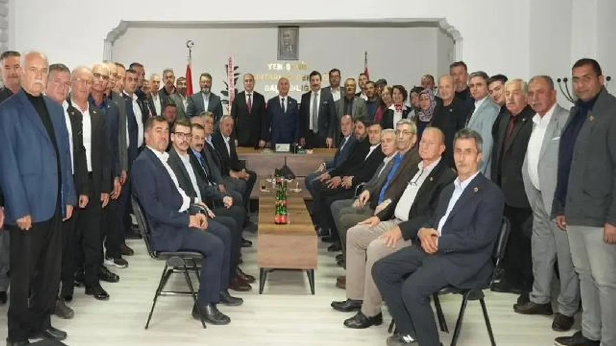 Bursa Yenişehir'de Başkan Özel muhtarlarla buluştu