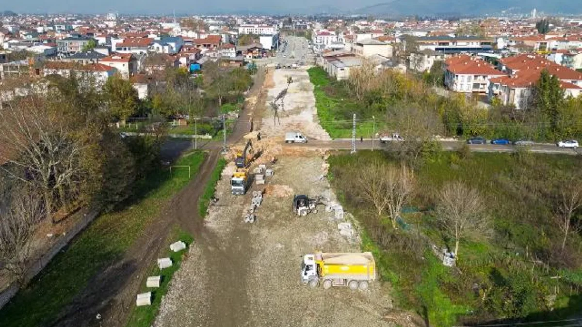 Sakarya Alparslan Türkeş Caddesi'nde duble yol güçlendirmesi