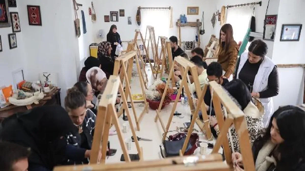 Nevşehirli üniversiteliler dokuma atölyesine katıldı