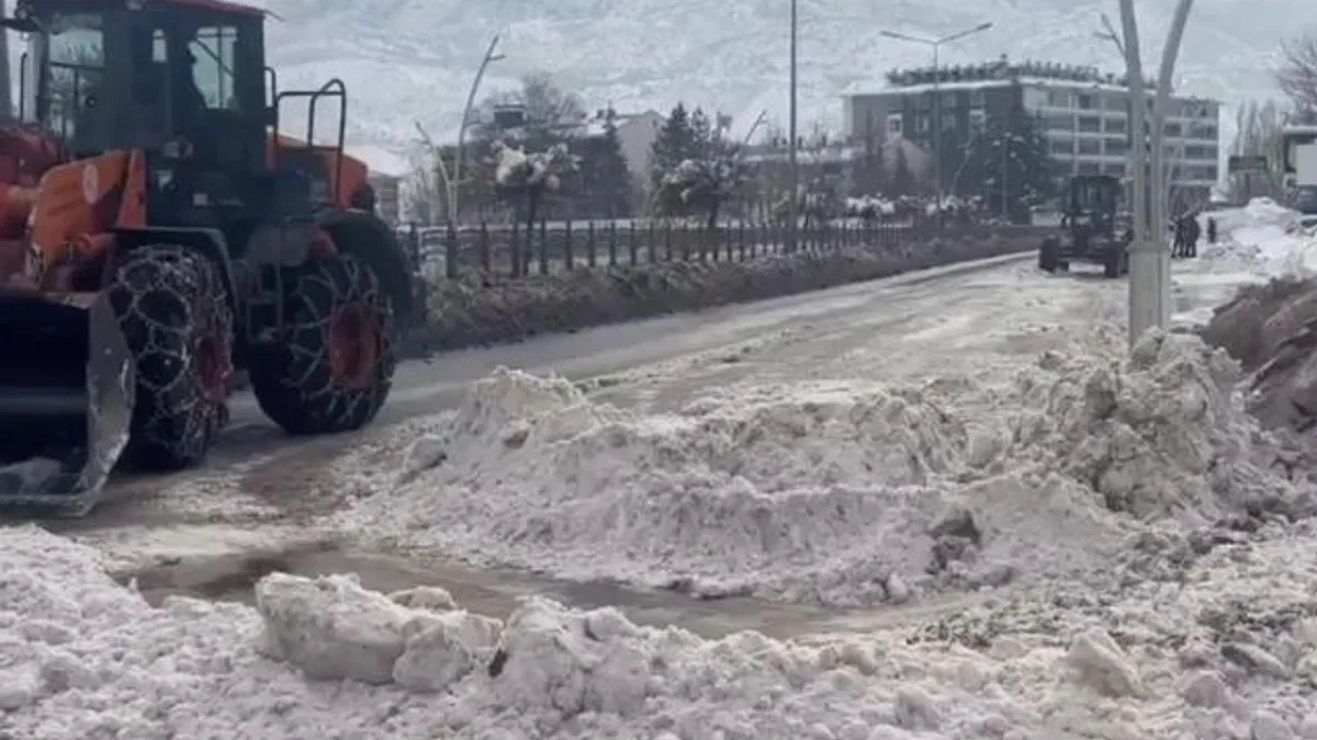 Tunceli’de motokuryeler ile kış lastiği olmayan araçlar 5 gün trafik yasak