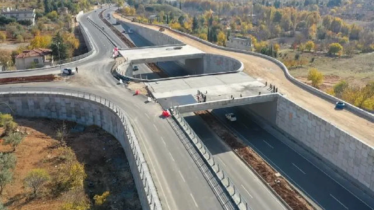 Gaziantep’te köprülü kavşak yatırımları devam ediyor
