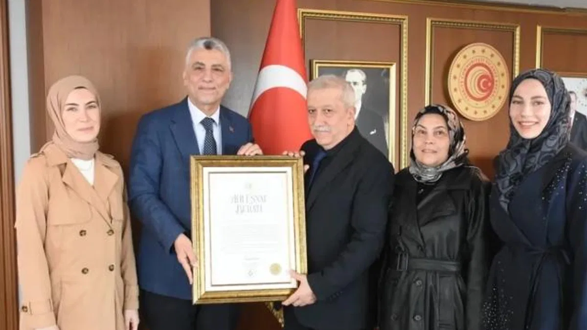 Ücret almayan esnafa Bakan Bolat'tan “Ahi Esnaf Beratı”