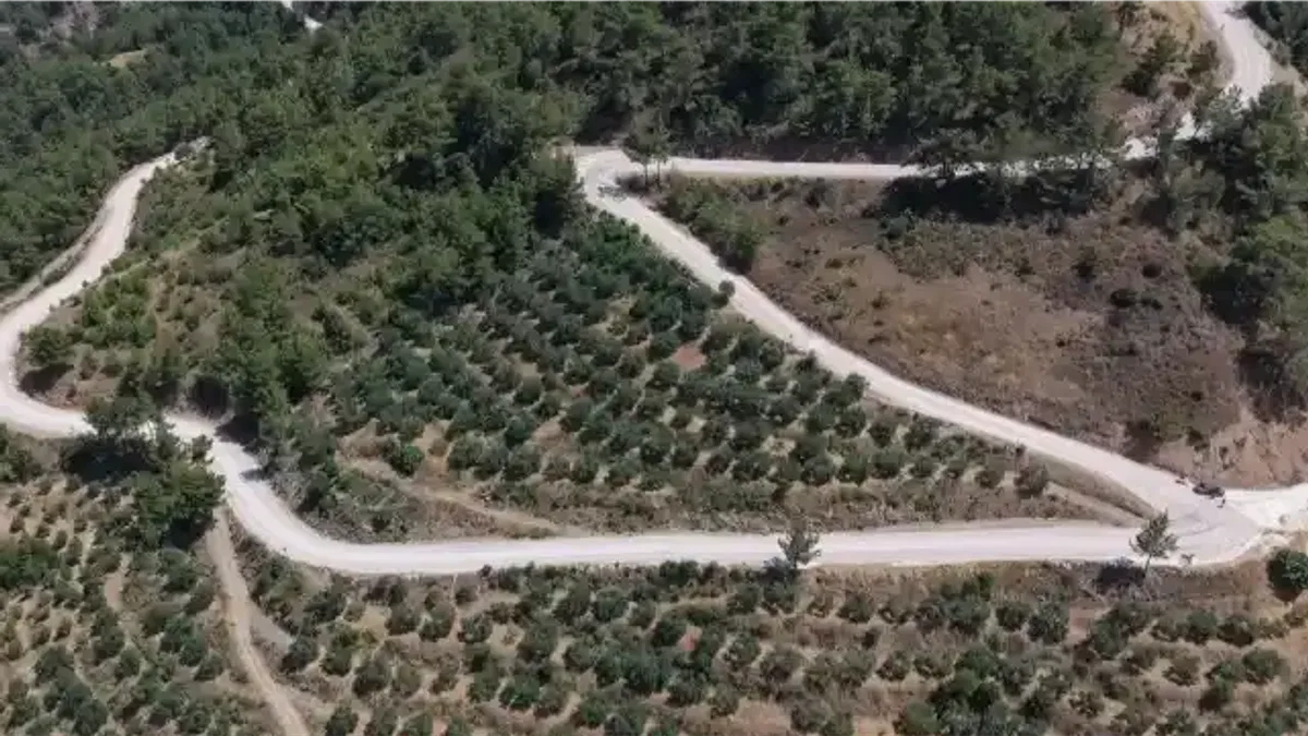 Mersin Büyükşehir Silifke’de son stabilize yolu asfaltladı