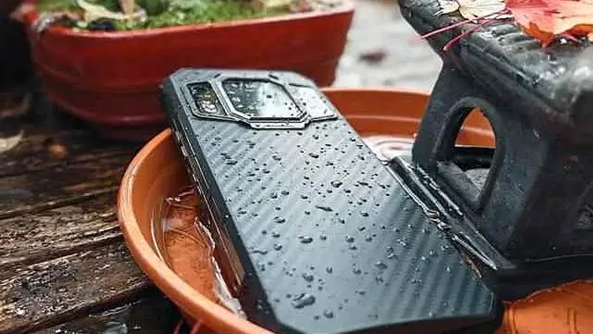 Dev bataryasıyla Oukitel WP30 görücüye çıktı!