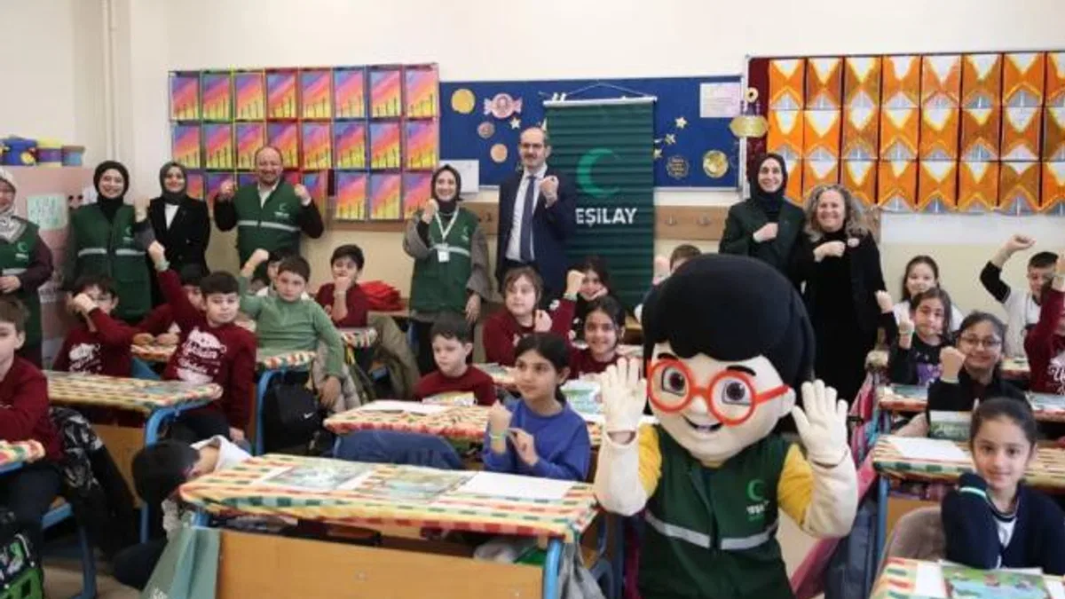 Yeşilay farkındalığı için ilk ders zili 'bağımsız gelecek' için çaldı