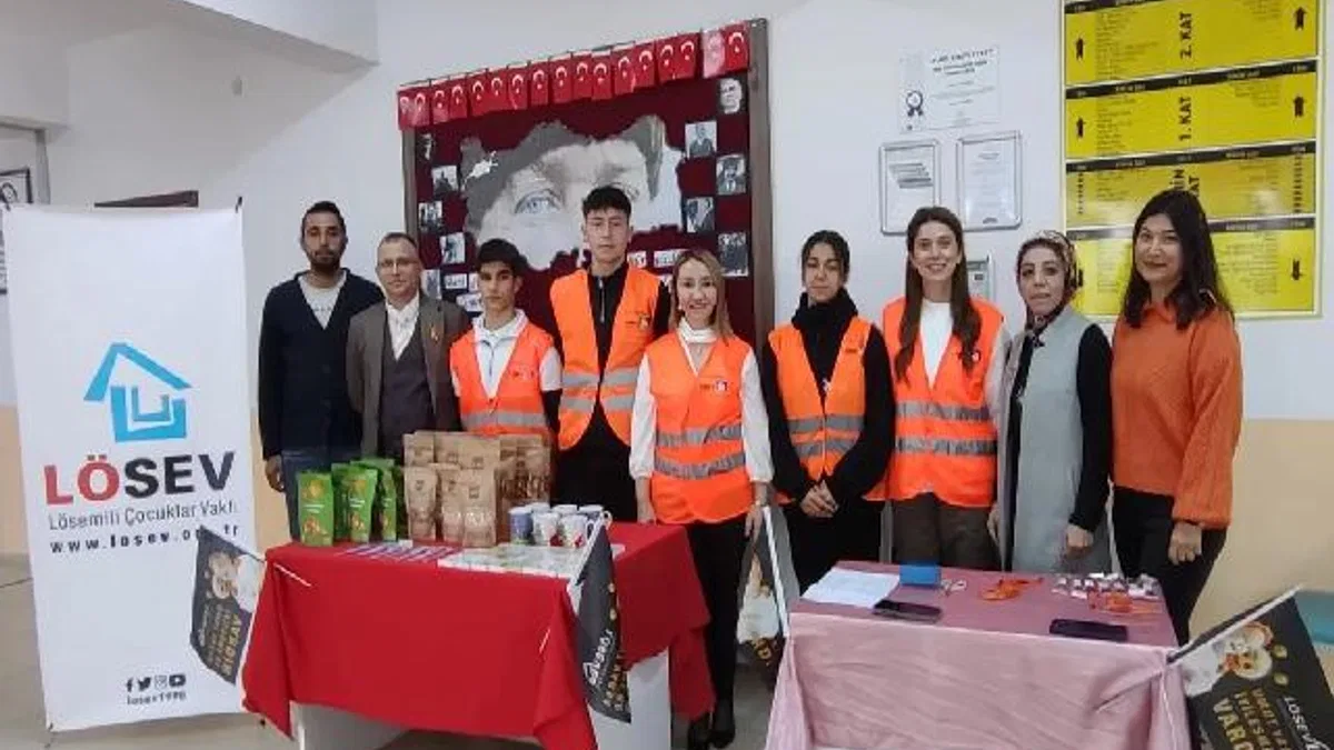 Zekiye Tekin'den lösemili çocuklara ziyaret