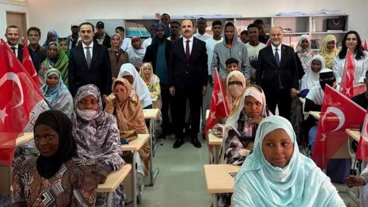 Afrikalı öğrenciler UCLG Başkanı Altay’ı coşkuyla karşıladı