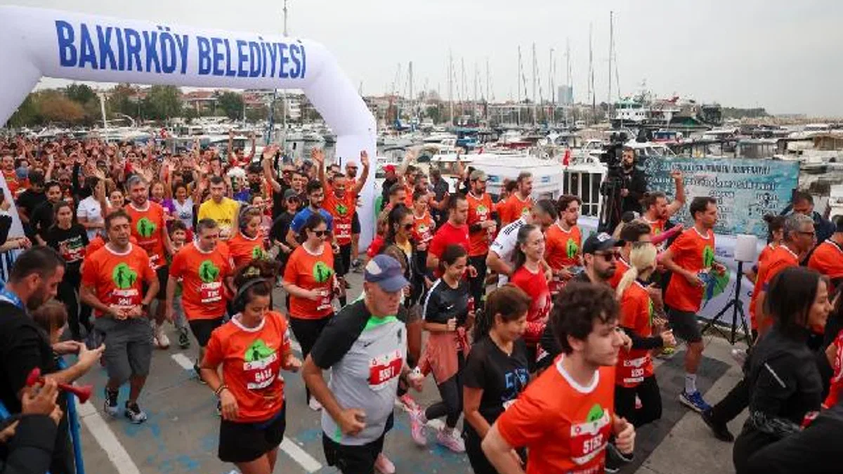 İstanbul Bakırköy’de öğretmenler günü için 2 bin 800 kişi koştu