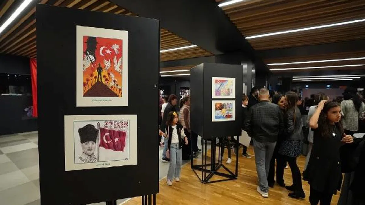 İstanbul Beylikdüzü'nde çocuklar Cumhuriyeti resim ve şiirlerle anlattı