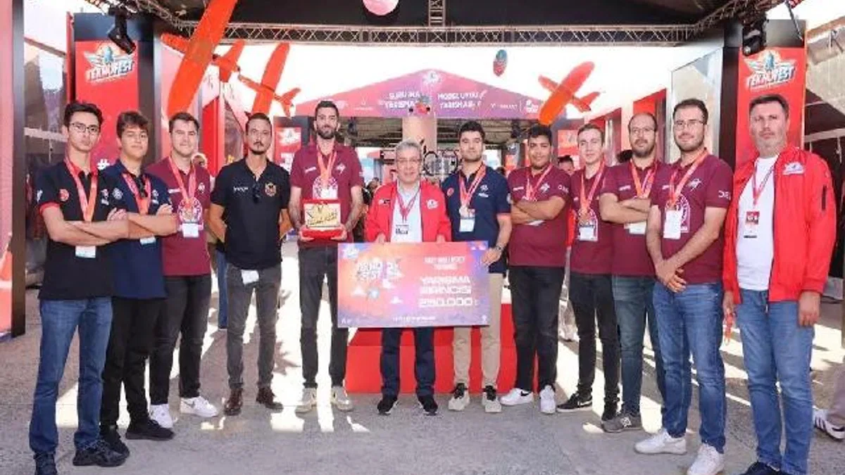 Dokuz Eylüllü öğrenciler başarılarıyla göğüsleri kabarttı
