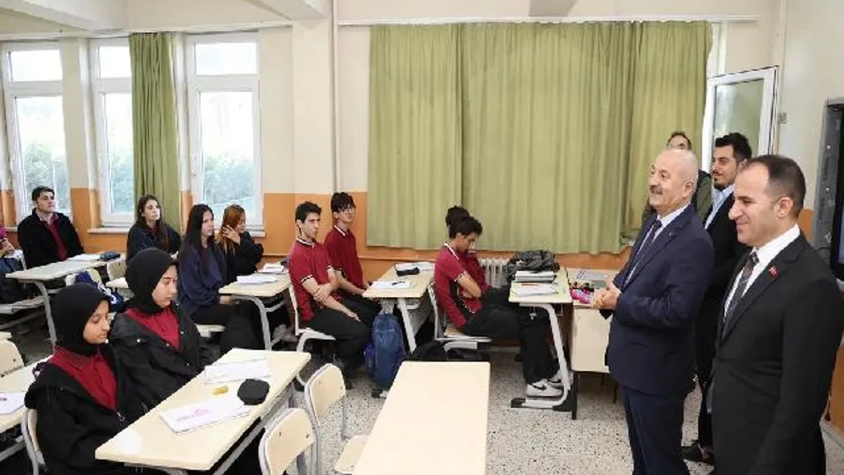 Gebze'de Başkan Büyükgöz'den okullara ziyaret