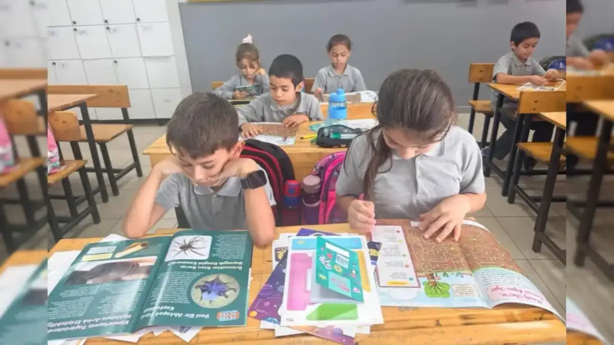 Sakarya'da kırsal mahallelerde bilim dergisi dağıtımı
