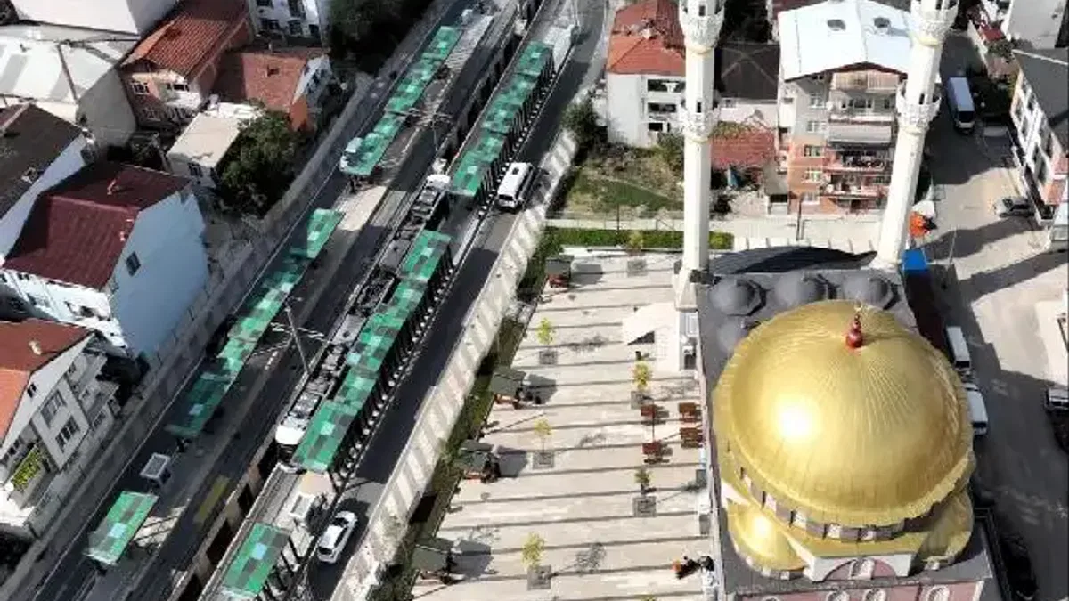 Kocaeli'de İzmit Başaran Camii Meydanı’nı yeniledi