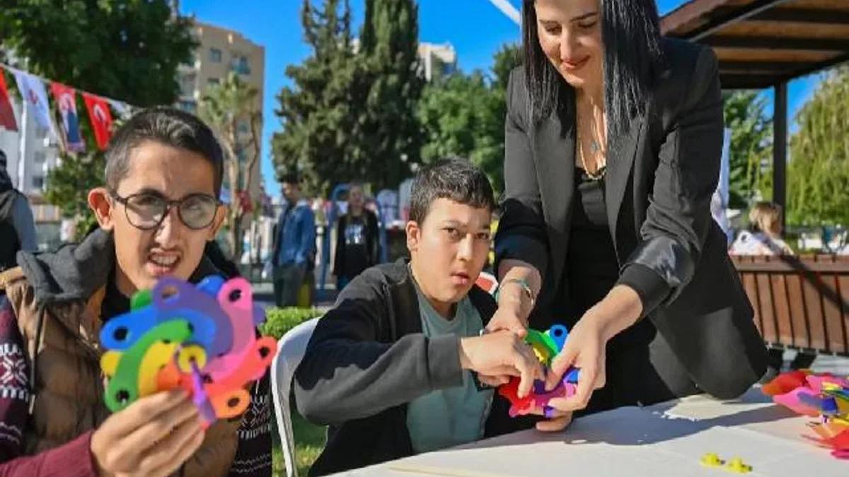 Mersin’de özel gereksinimli bireyler atölyelerde buluştu