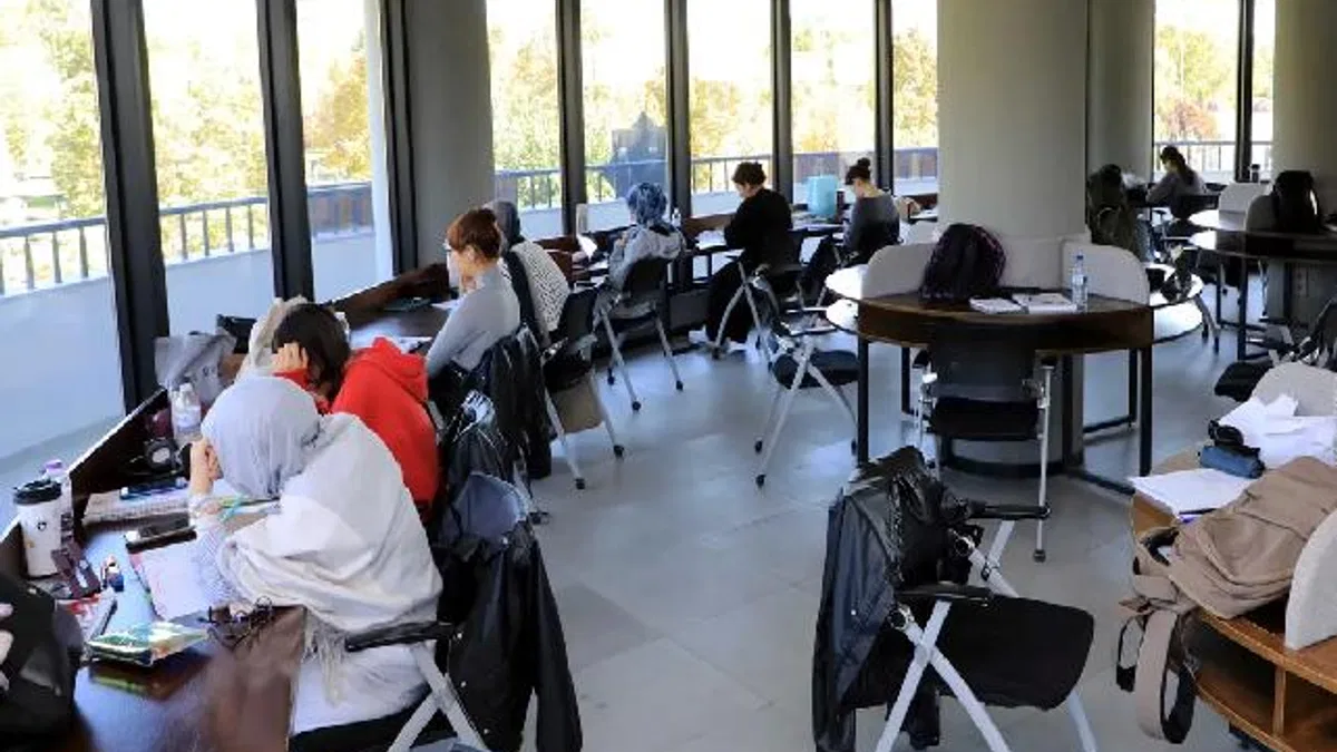Konya Karatay'da bu kütüphane rezervasyonla çalışıyor