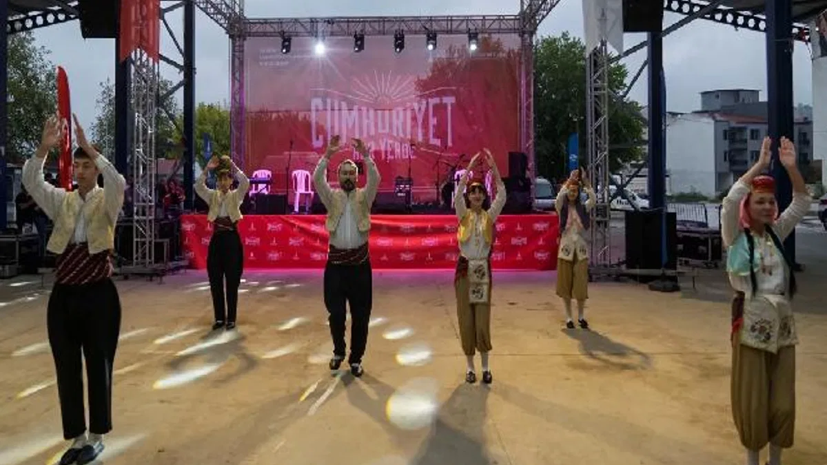 İzmir'de Cumhuriyet coşkusu Kiraz’da