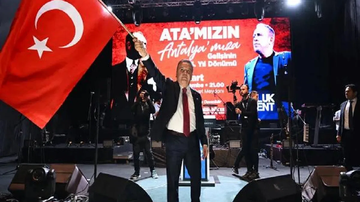 Atatürk’ün Antalya ziyaretinin yıldönümünde Haluk Levent coşkusu