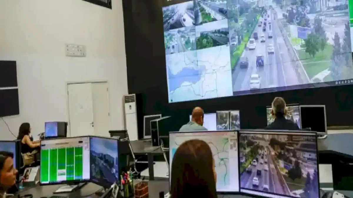 İZUM okul çevrelerinde trafik yoğunluğunu anlık izliyor