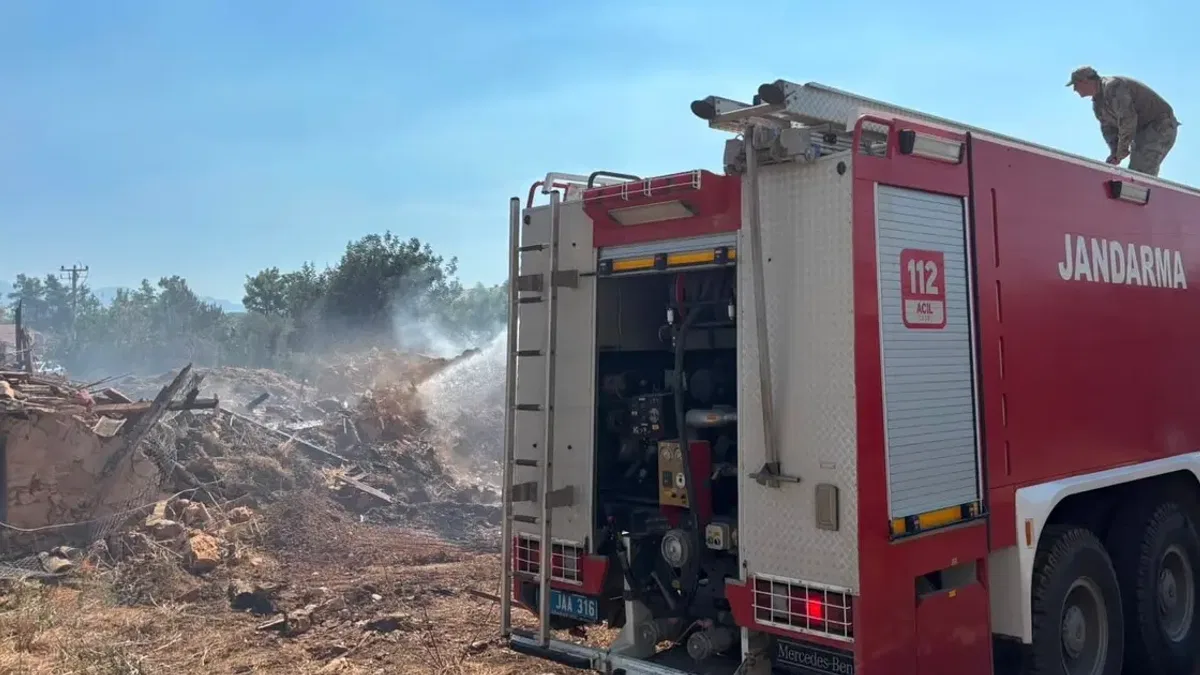 Antalya’da orman yangınlarına jandarmadan yoğun müdahale