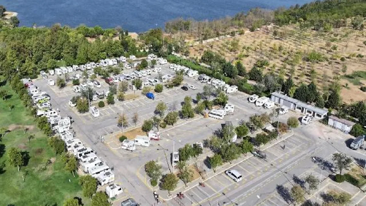 İzmir'de karavancıların tercihi İnciraltı oldu