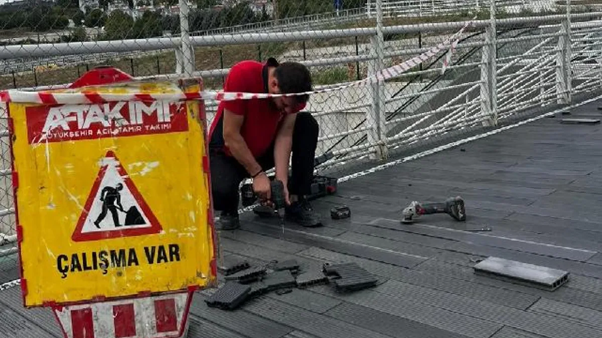 Kocaeli Şehir Hastanesi üst geçidinde hummalı çalışma