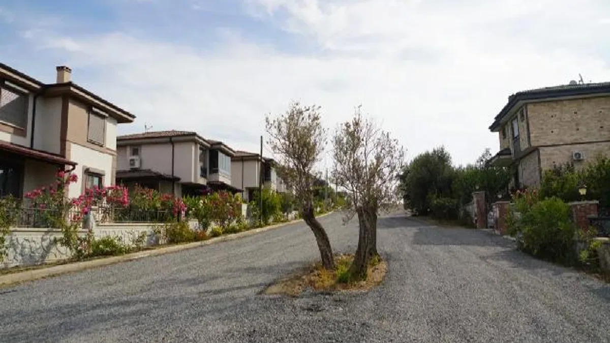 Balıkesir Edremit'te yol çalışmaları tam gaz
