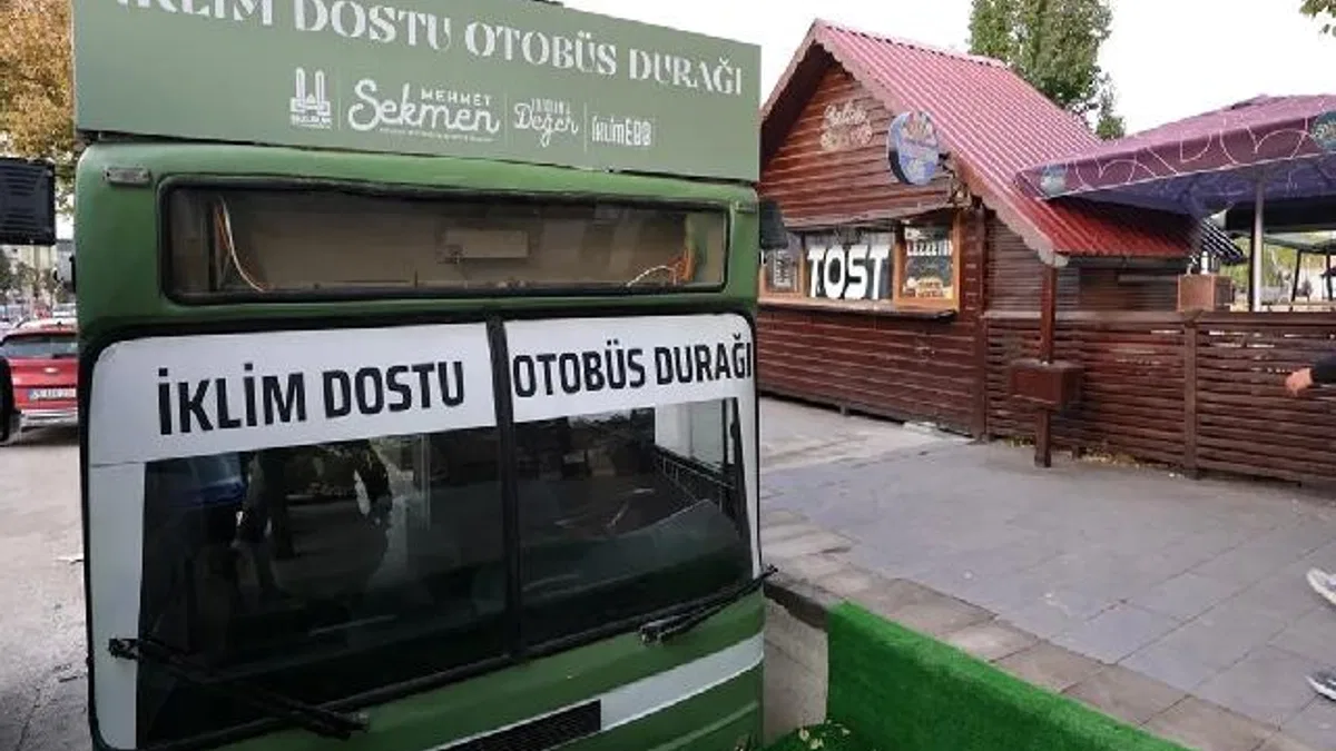 Atıklardan otobüs durağına ödül