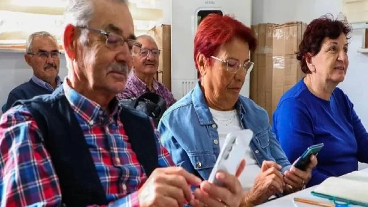 60 yaş üstü bireyler dijital çağa adım atıyor
