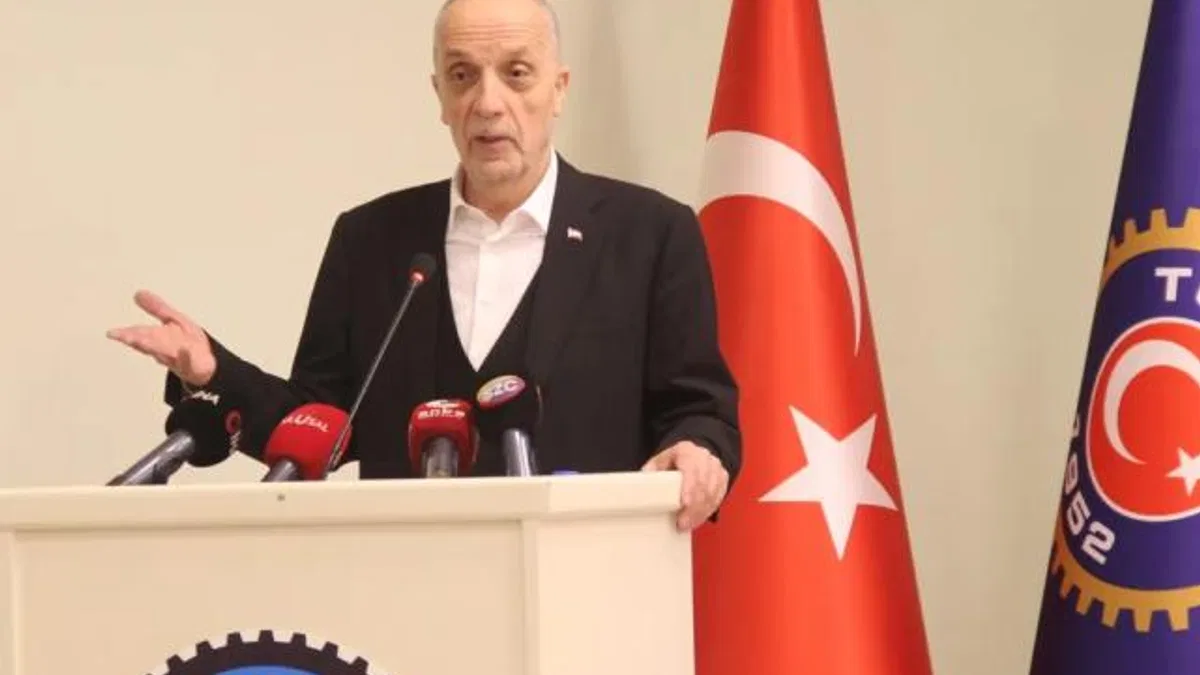 TÜRK-İŞ 'Çalışma Hukuku Buluşmaları' sempozyumunu düzenledi