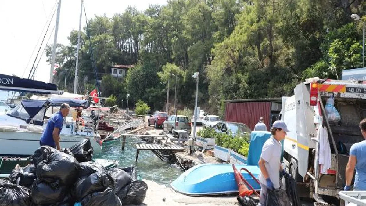 Muğla’nın eşsiz koylarında 31 ton atık toplandı