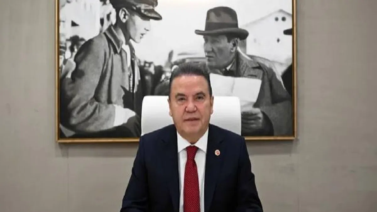 Muhittin Böcek'ten 8 Mart mesajı