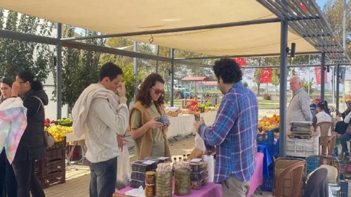 Efes Tarlası'nda üretici de tüketici de memnun