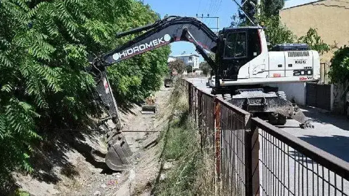 Manisa Fevzi Çakmak'ta sulama kanalları temizliği
