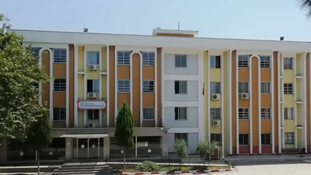 Manisa'da lisede silahlı saldırı sonucu yaralananlar var
