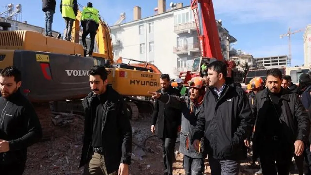 Bakan Kurum'a Elazığ'dan fahri berat