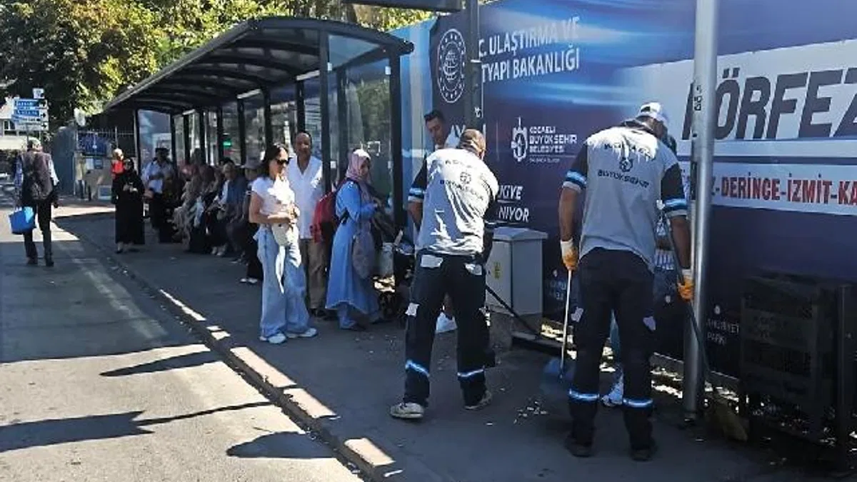 Kocaeli Büyükşehir’le duraklar temiz ve bakımlı