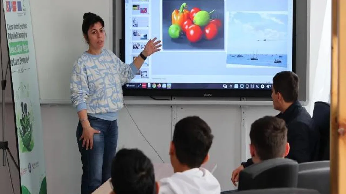 YEŞİLAY İzmir'den çocuklara dijital farkındalık eğitimi
