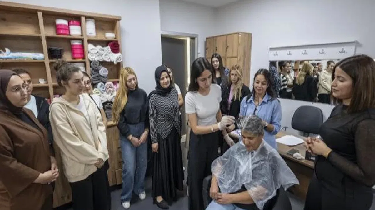 Mersin'de saç renklendirme kursuna yoğun ilgi