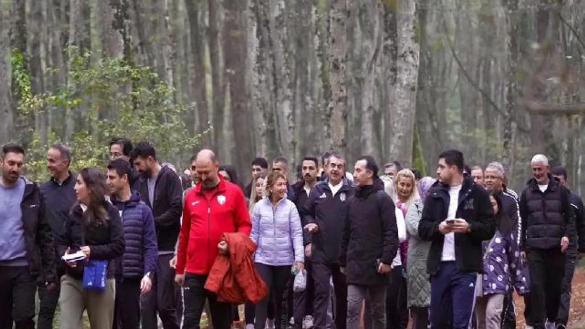 Bakan Tekin Belgrad Ormanı'nda öğretmenlerle yürüdü