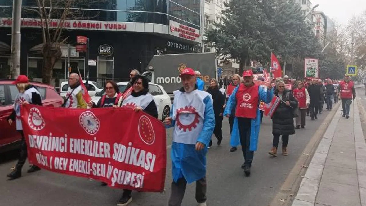 Emekliler Samsun'dan Ankara'ya yürüdü... Tandoğan Meydanı'nda hak mücadelesi