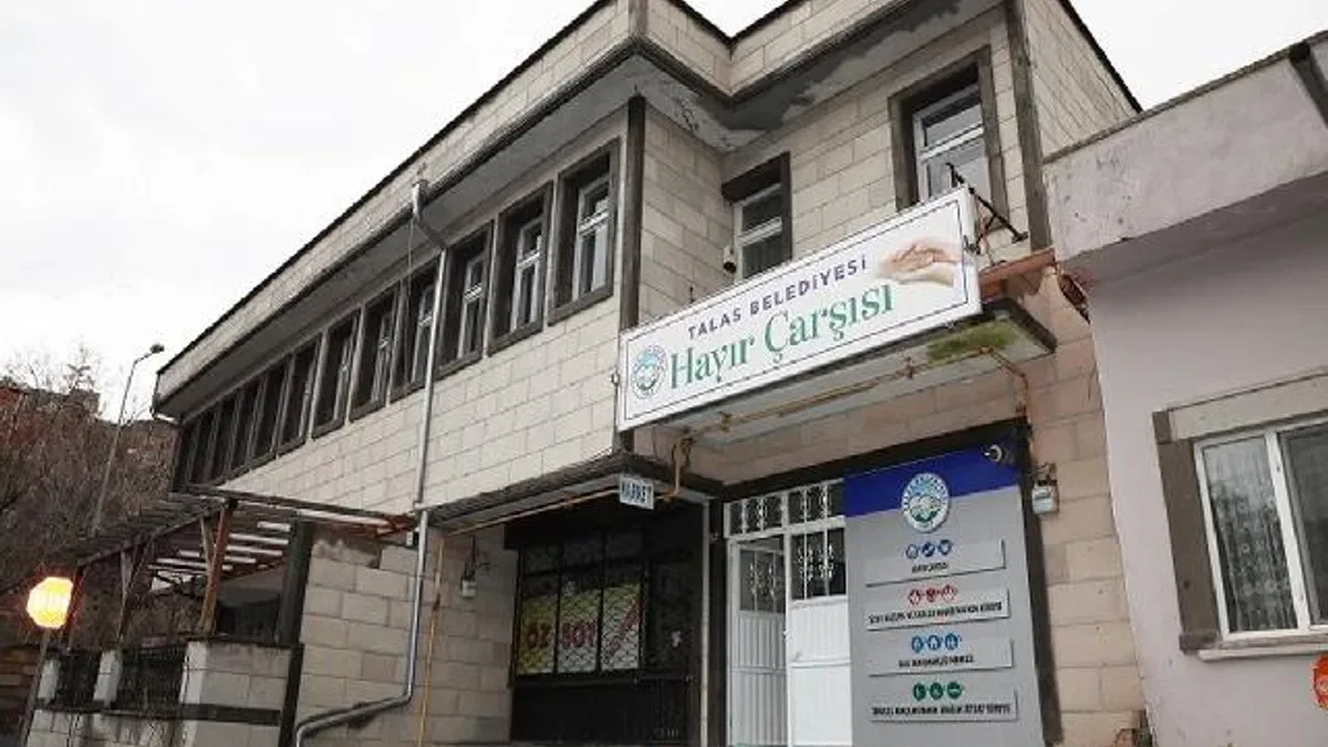 Kayseri Talas'ta ulu çınarlara un desteği