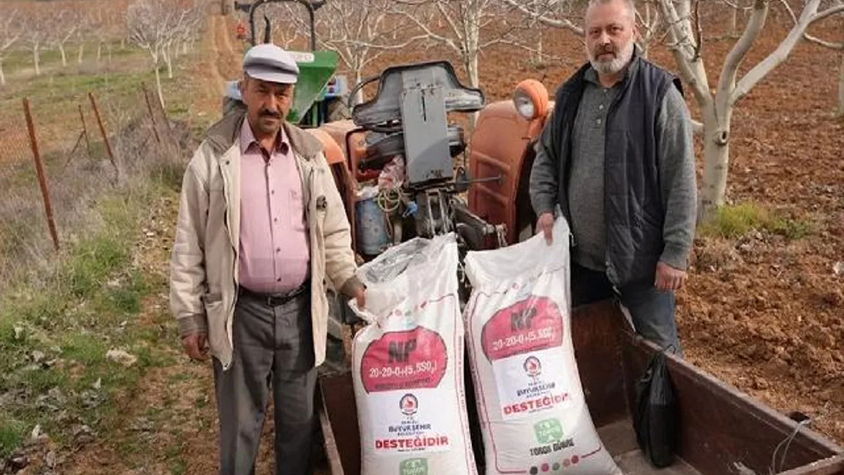 Denizli Büyükşehir’den üreticiye gübre desteği