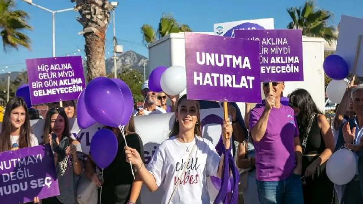 İzmir Güzelbahçe’de Dünya Alzheimer Günü yürüyüşü