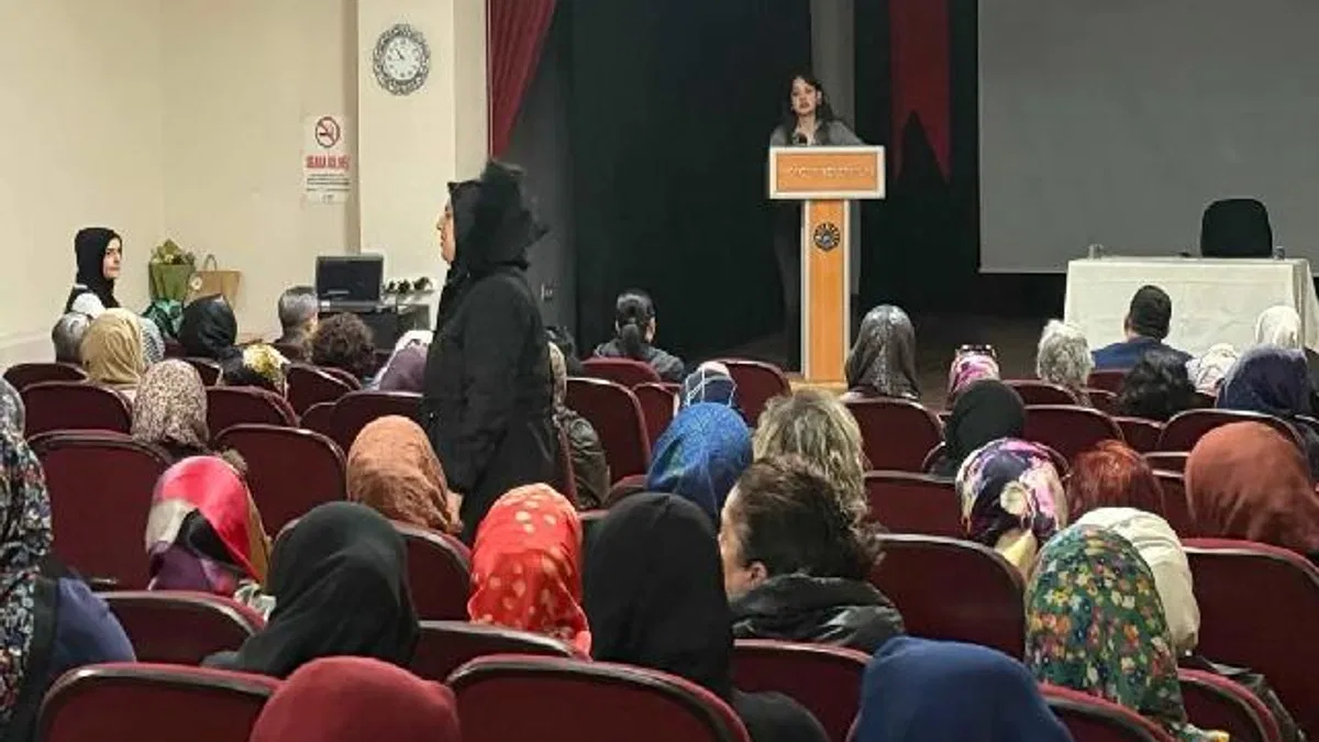 Gölcük'te kanser ve sağlık okuryazarlığı eğitimi