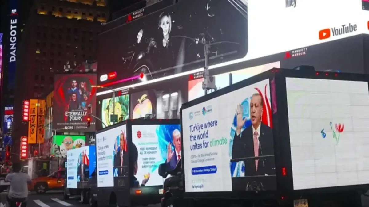 Cumhurbaşkanı Erdoğan'ın mesajları New York'ta dev ekranlarda