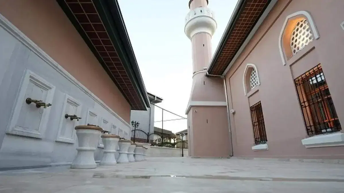 4 asırlık cami ibadete açıldı